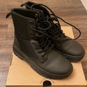 Dr. Martens Combs II sz 6 mens/7.5 womens